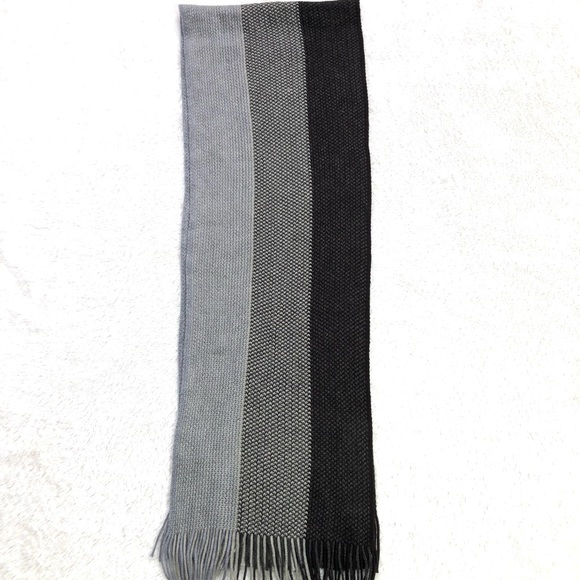 Calvin Klein Men’s Ombré Striped Scarf - Picture 2 of 10